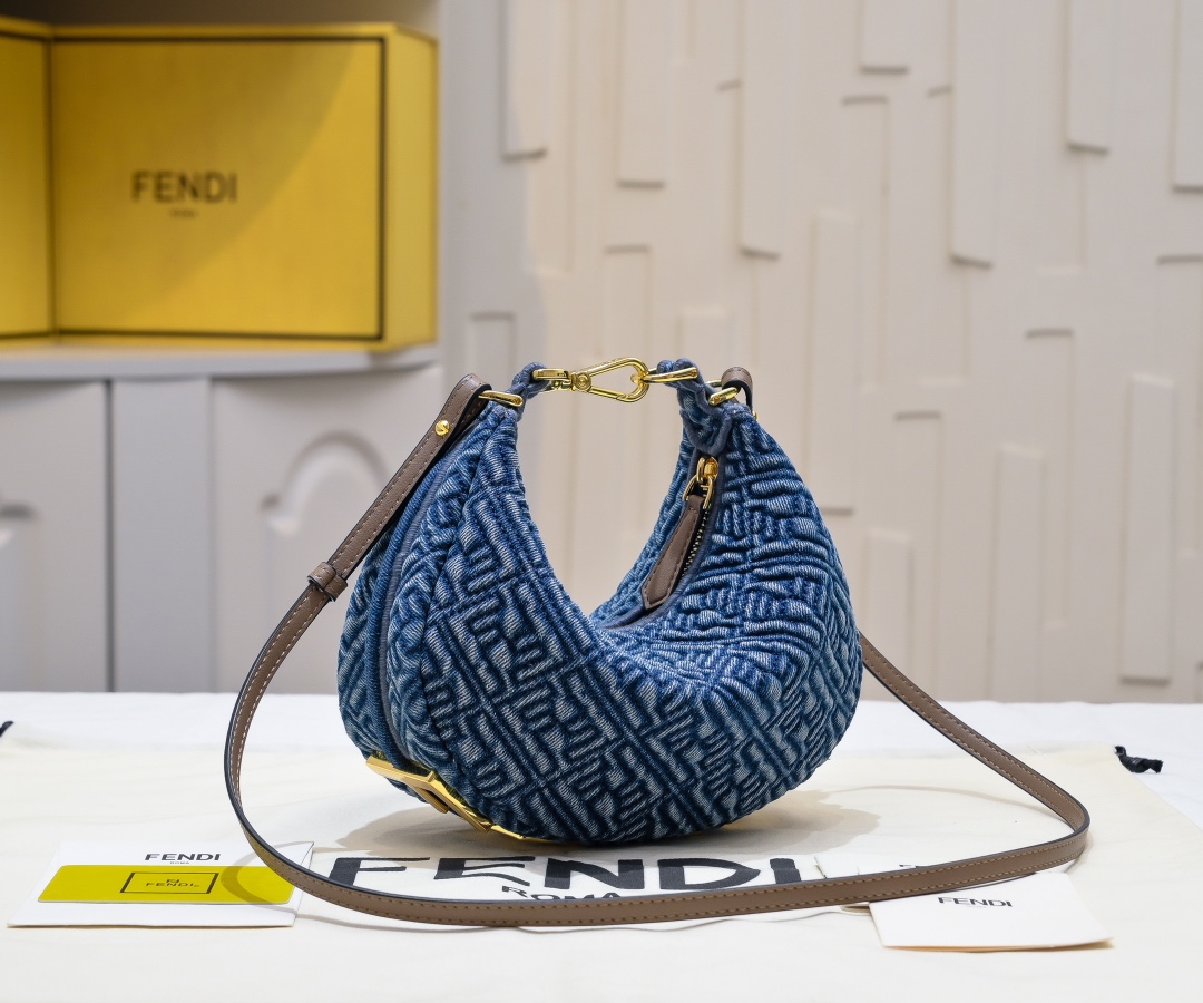 FENDI praphy underarm bag 1009