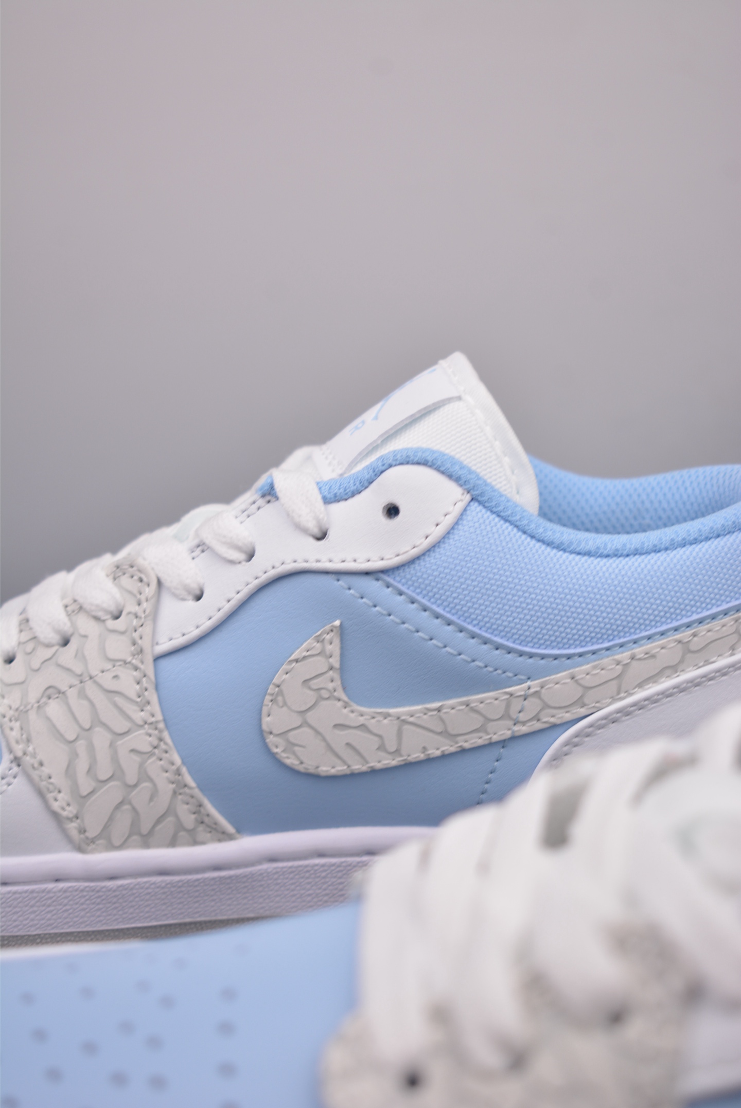 Nike Wmns Air Jordan 1 Low GS White Blue Burst IB7692-400