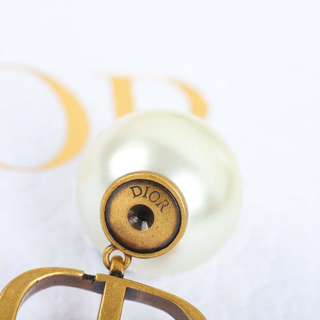 Dior CD letter pearl earrings