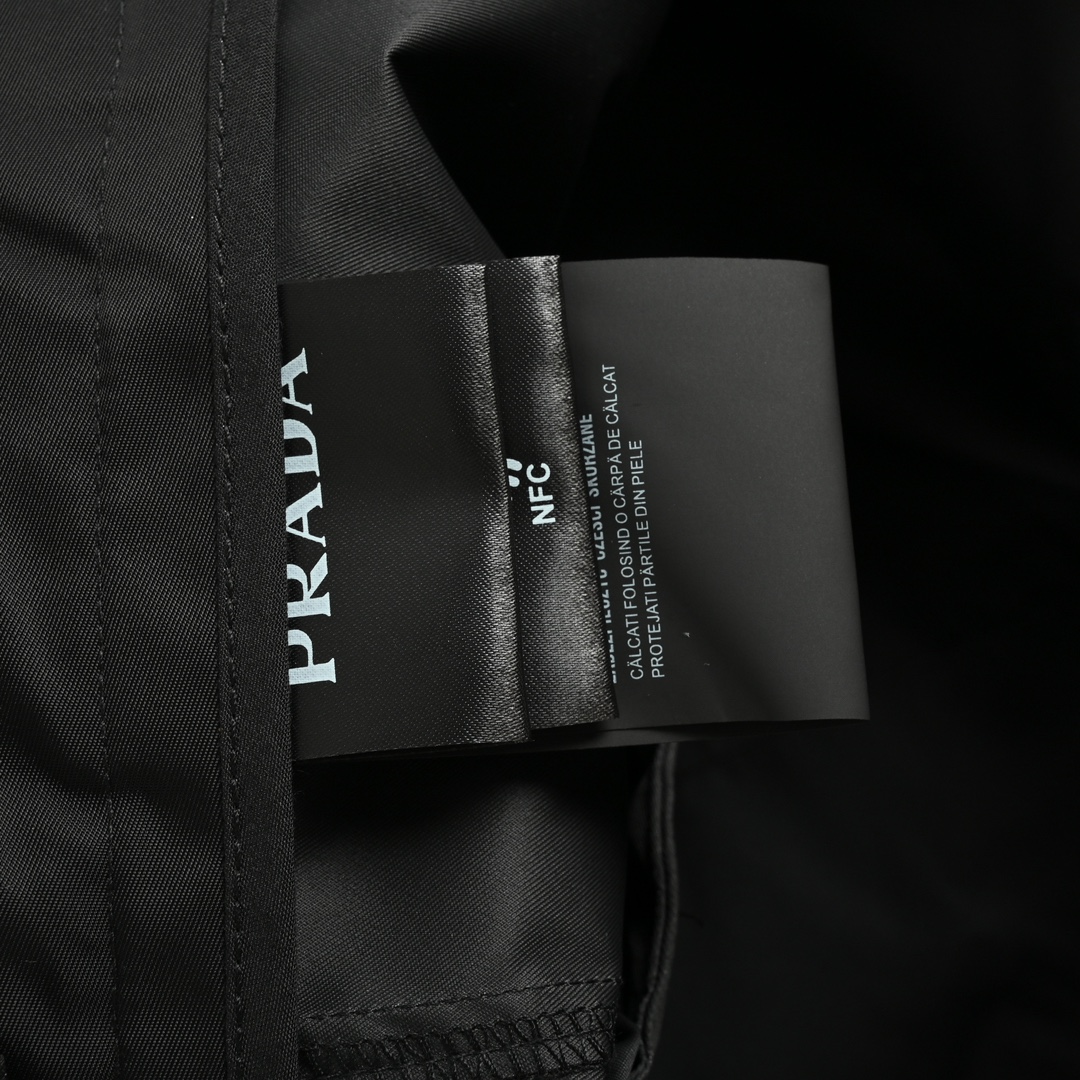 Prada 24ss triangle logo multi-purpose cargo shorts