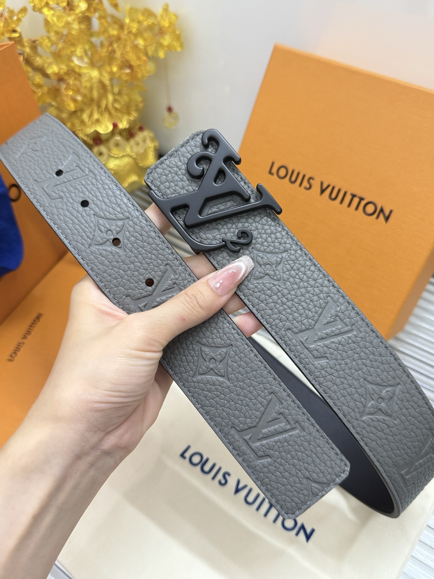 Louis Vuitton Litchi Pattern Men's Double-Sided Belt 4CM Width