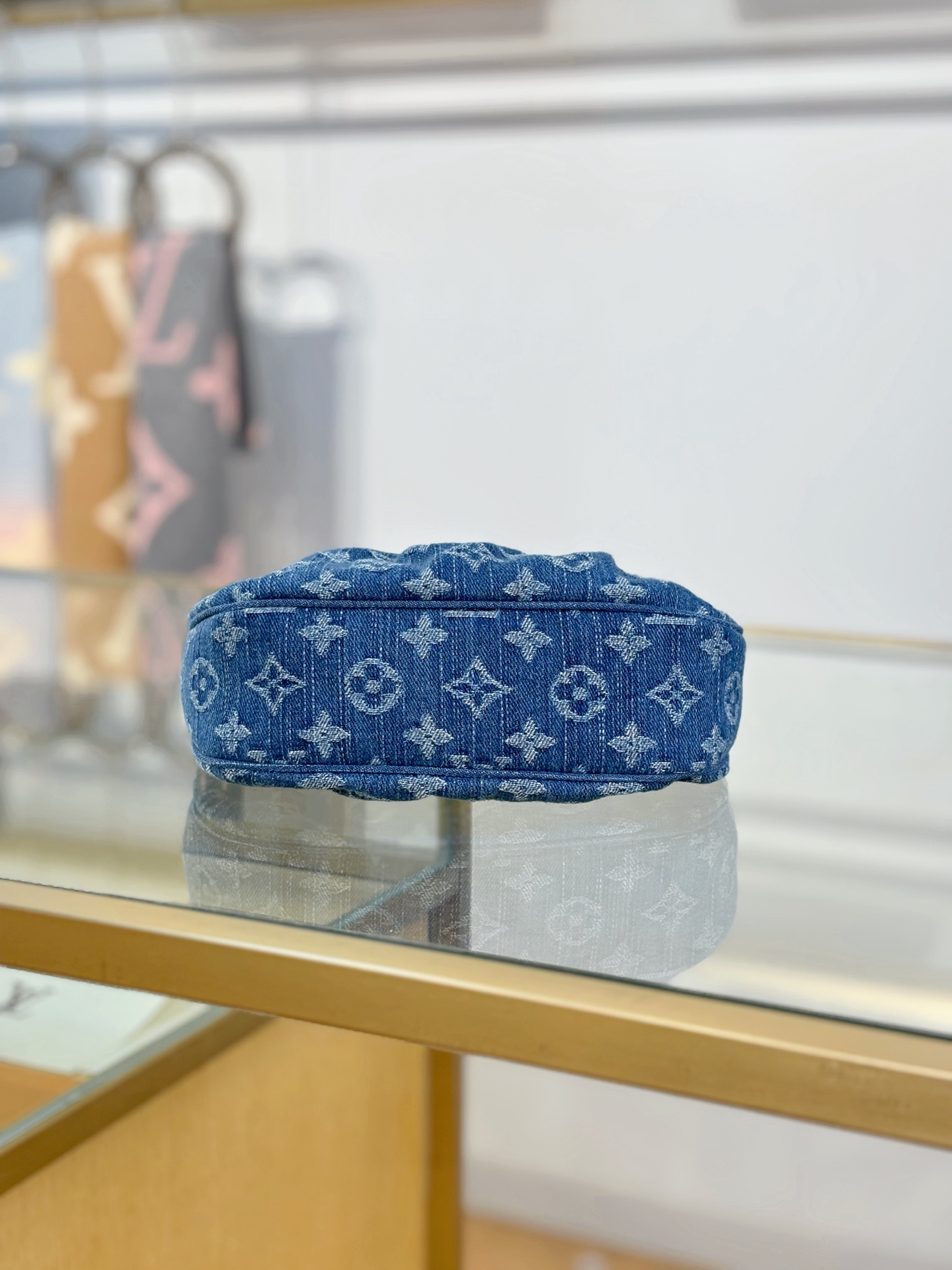 Louis Vuitton POCHETTE VALLEY Handbag M13571
