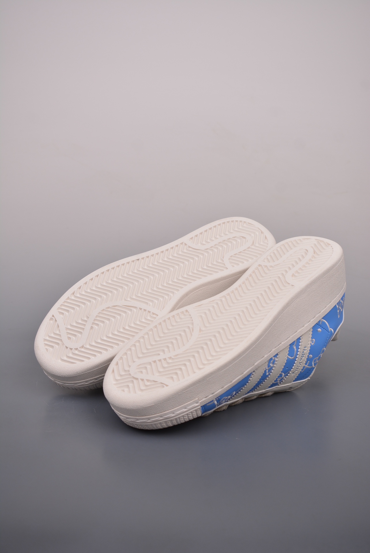 《Hello Kitty》x Adidas Originals Superstar XLGBlue Burst IG4477
