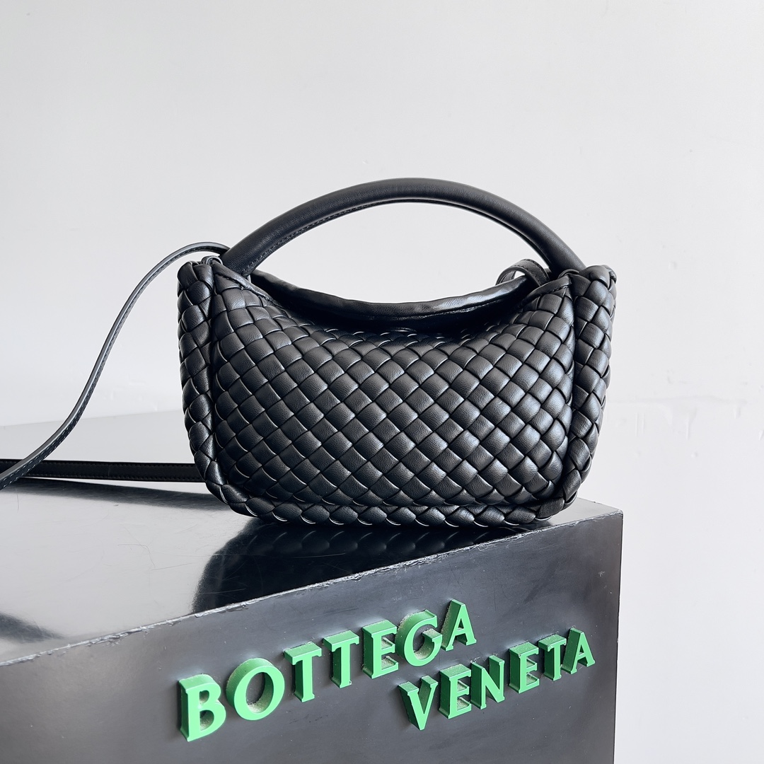 Bottega Veneta Cobble Mini Bag 805739