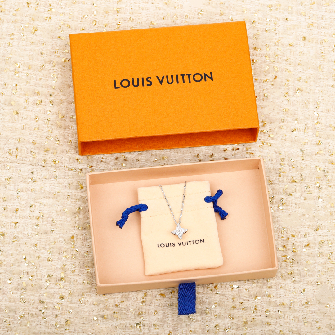 Louis Vuitton star necklace