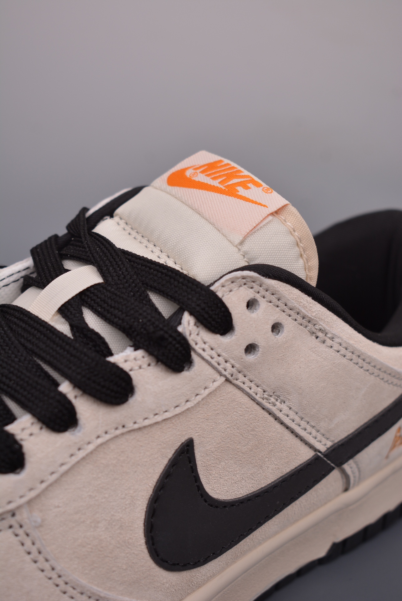 Fear Of God x Nike SB Dunk Low FOG Beige, White and Black KK1688-088