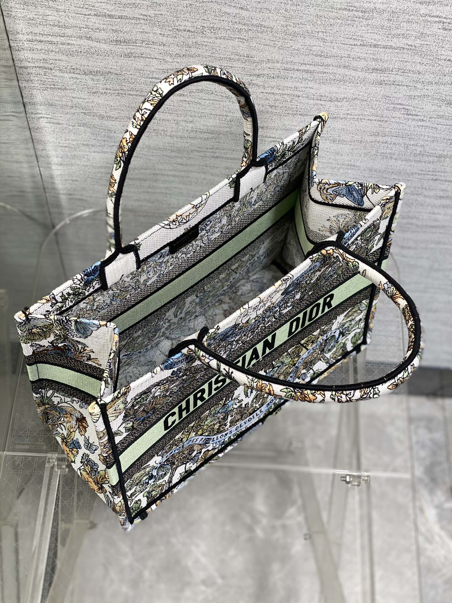 Dior embroidered tote bag medium