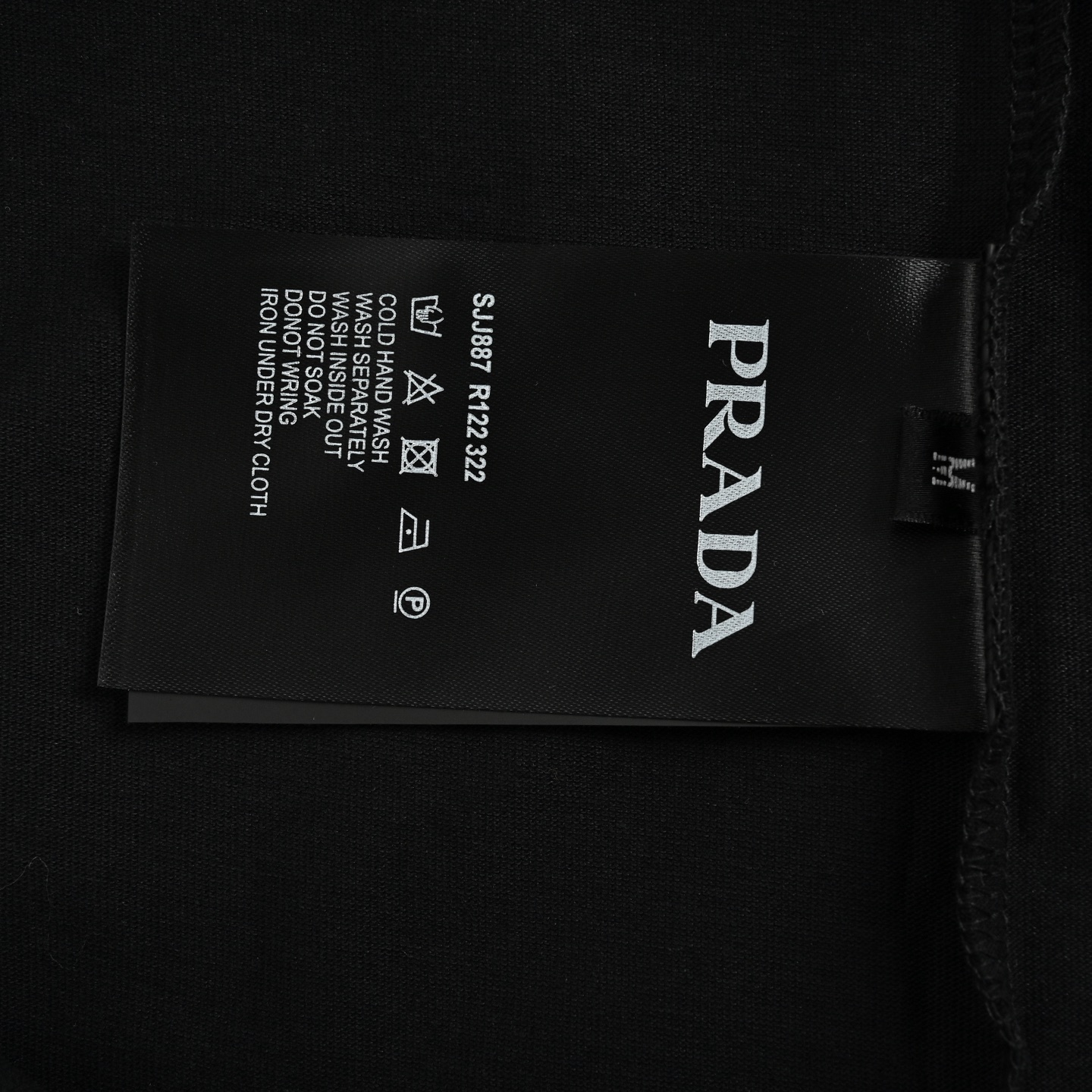Prada 25ss short-sleeved shirt with green triangle logo embroidered on the chest
