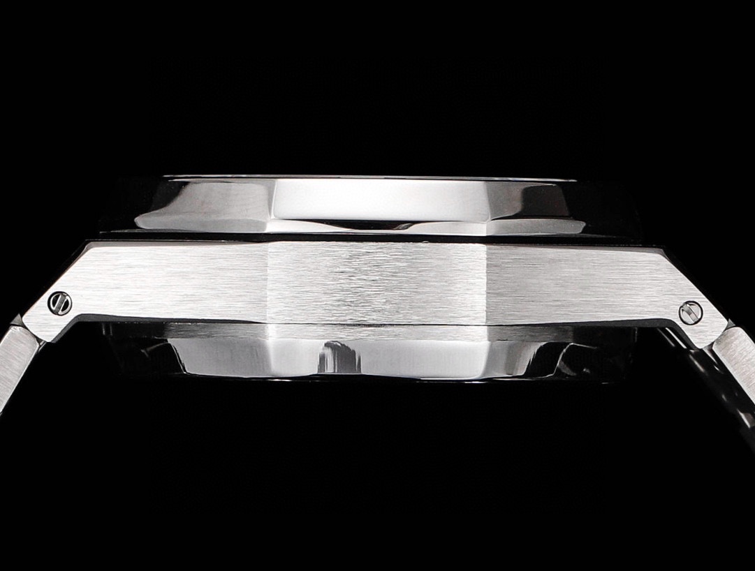 Audemars piguet Royal Oak series 26715BC.ZZ.1356BC.01