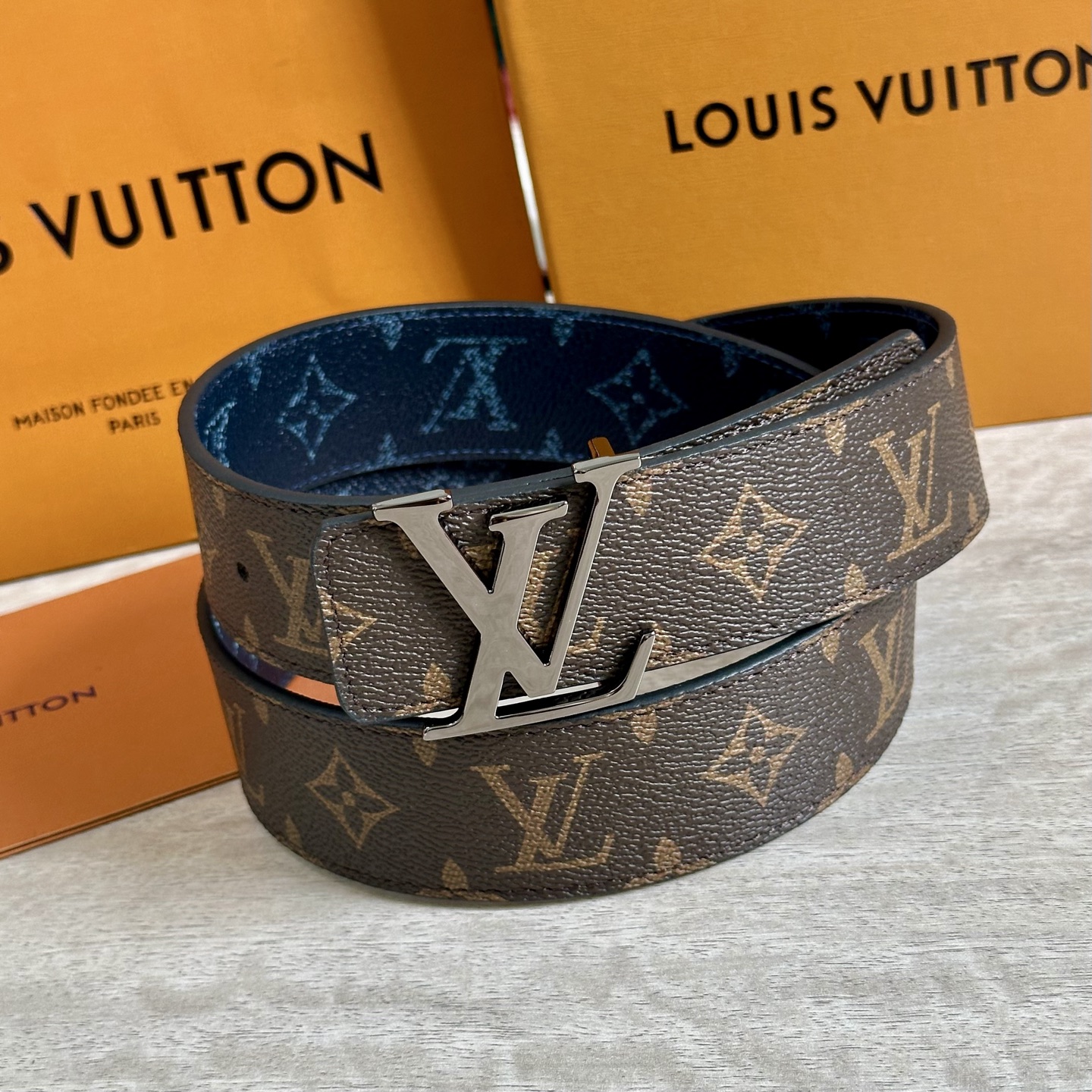 Louis Vuitton Monogram double-sided print belt 4CM wide