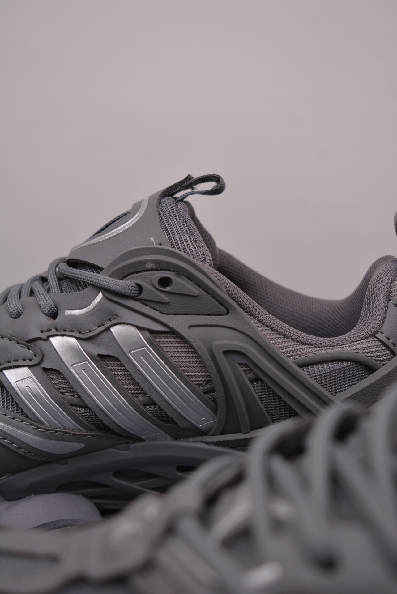 Adidas XLG Runner Deluxe Cement Dark Grey Silver JR9174