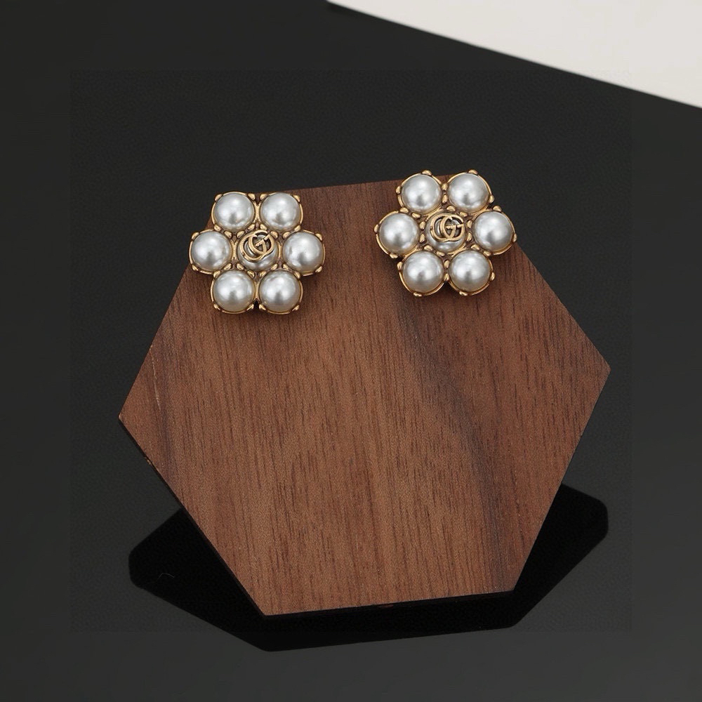 GUCCi Pearl Flower Earrings