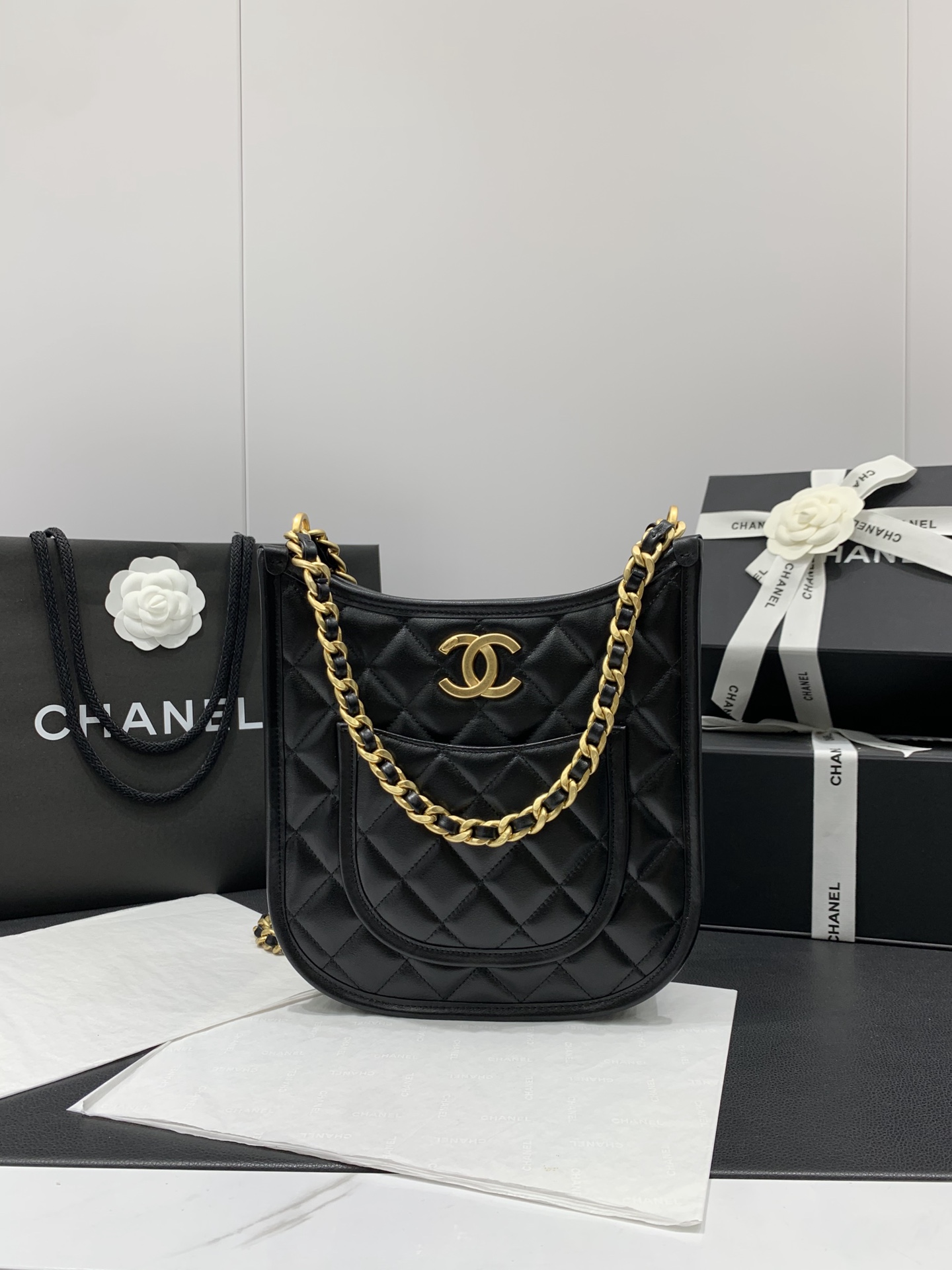 Chanel 24s 𝗁𝗈𝖻𝗈 crossbody hippie bag 99353