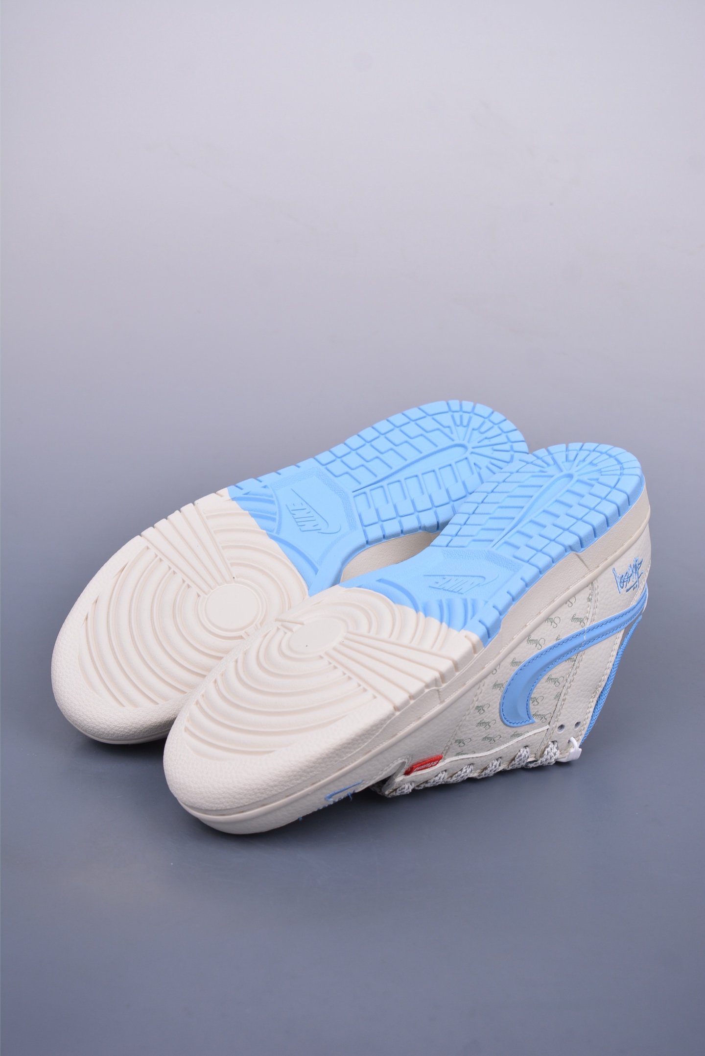 Stussy x Nike SB Dunk Low sneakers Off-white and blue XS6089-539