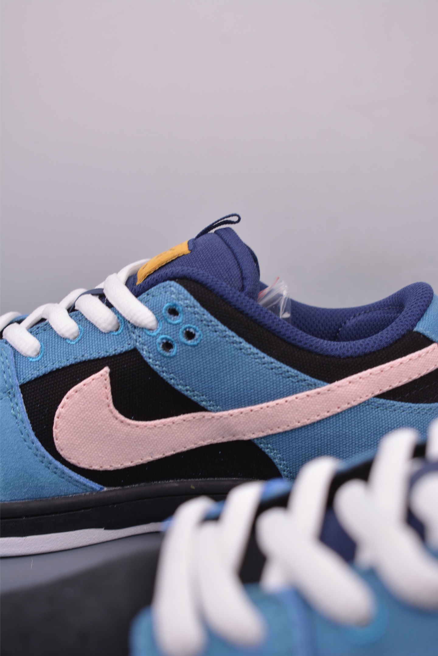 NIKE SB Dunk Low 