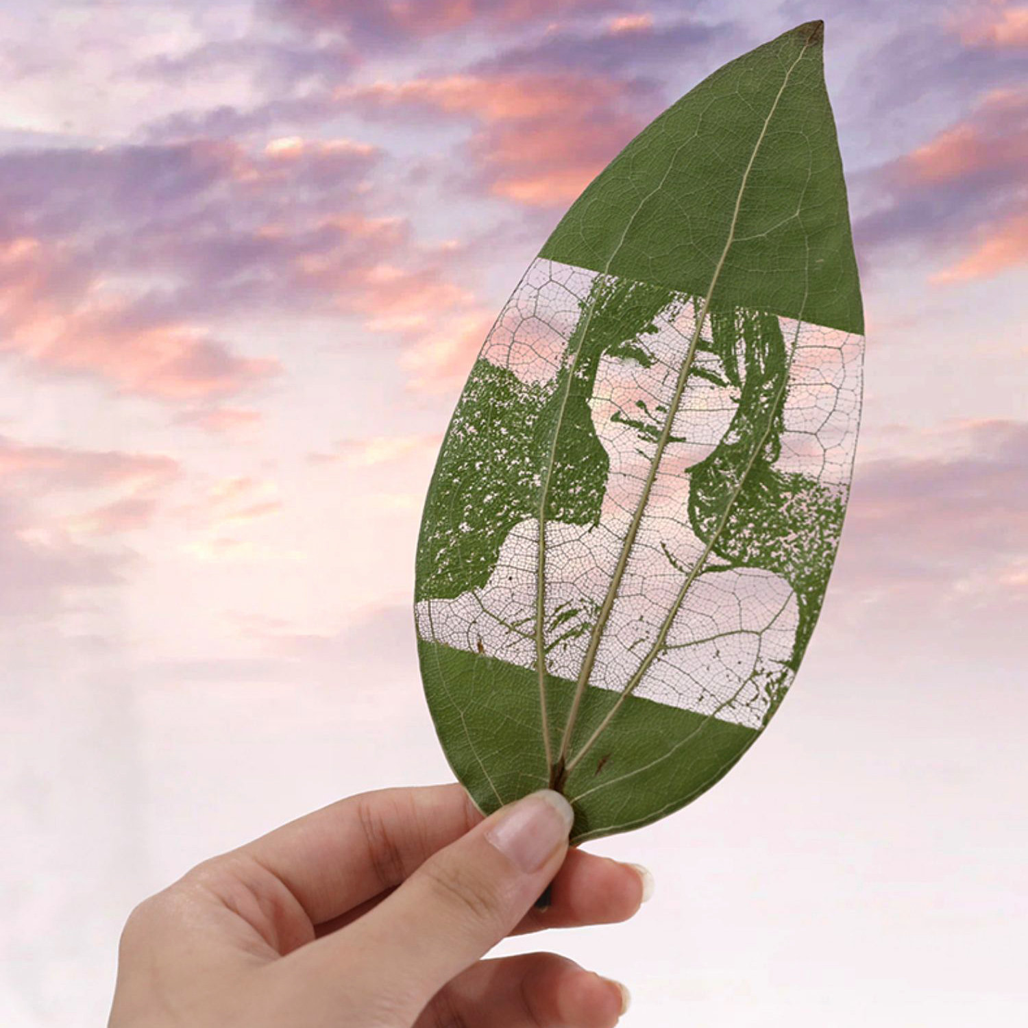 Handmade Customized Leaf Carving Photos Art
