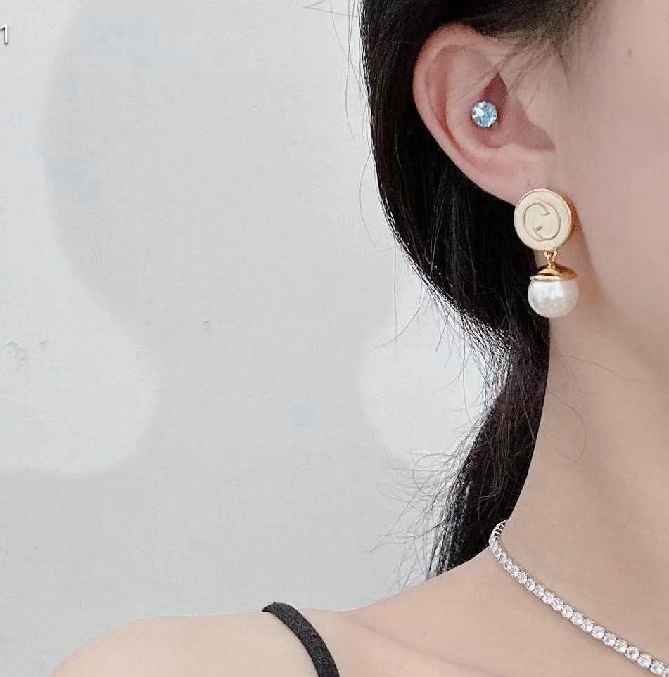GUCCi Pearl Earrings