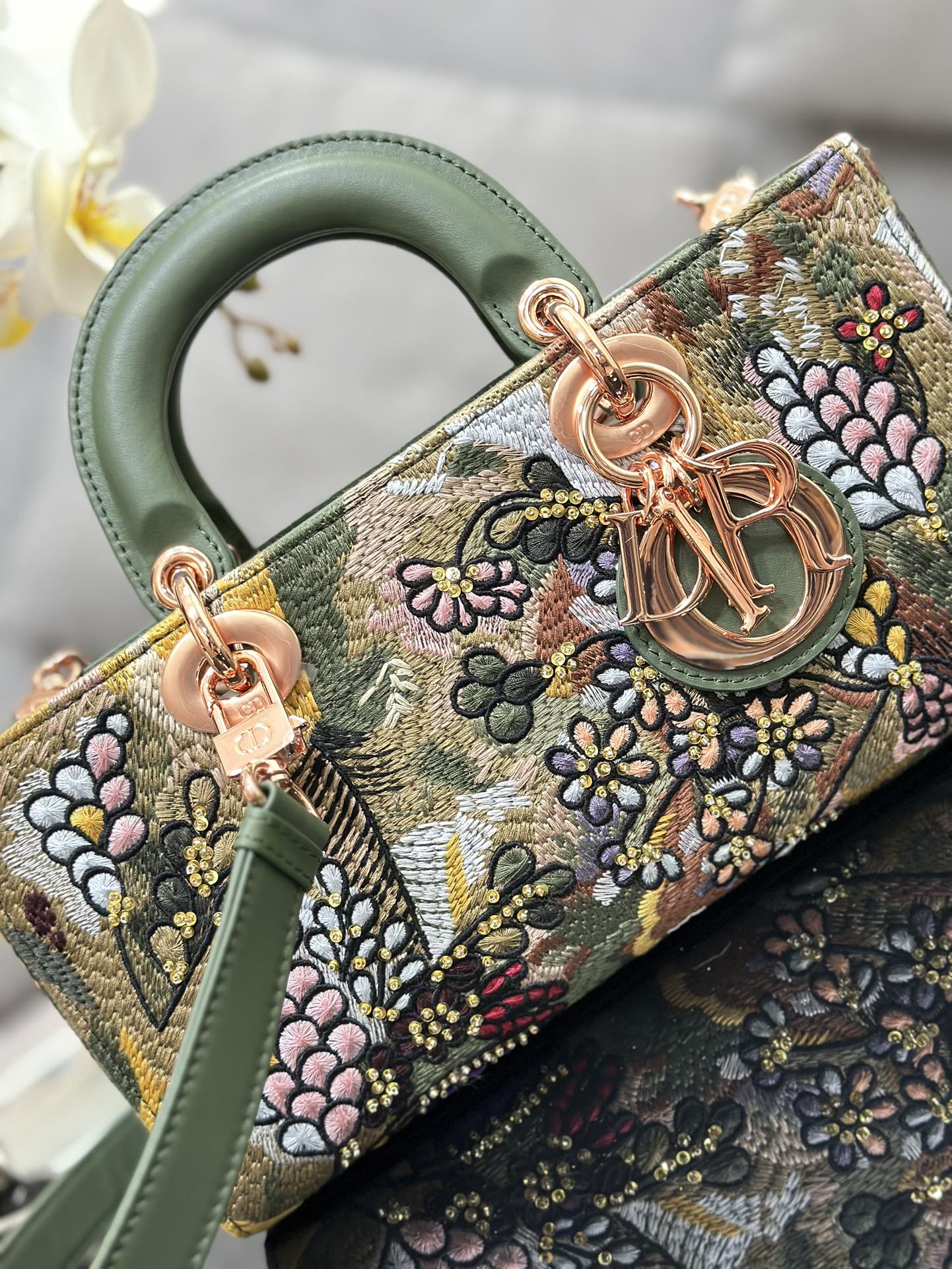 Dior Lady D-Joy horizontal embroidered flower beads Lady Diana bag M0540