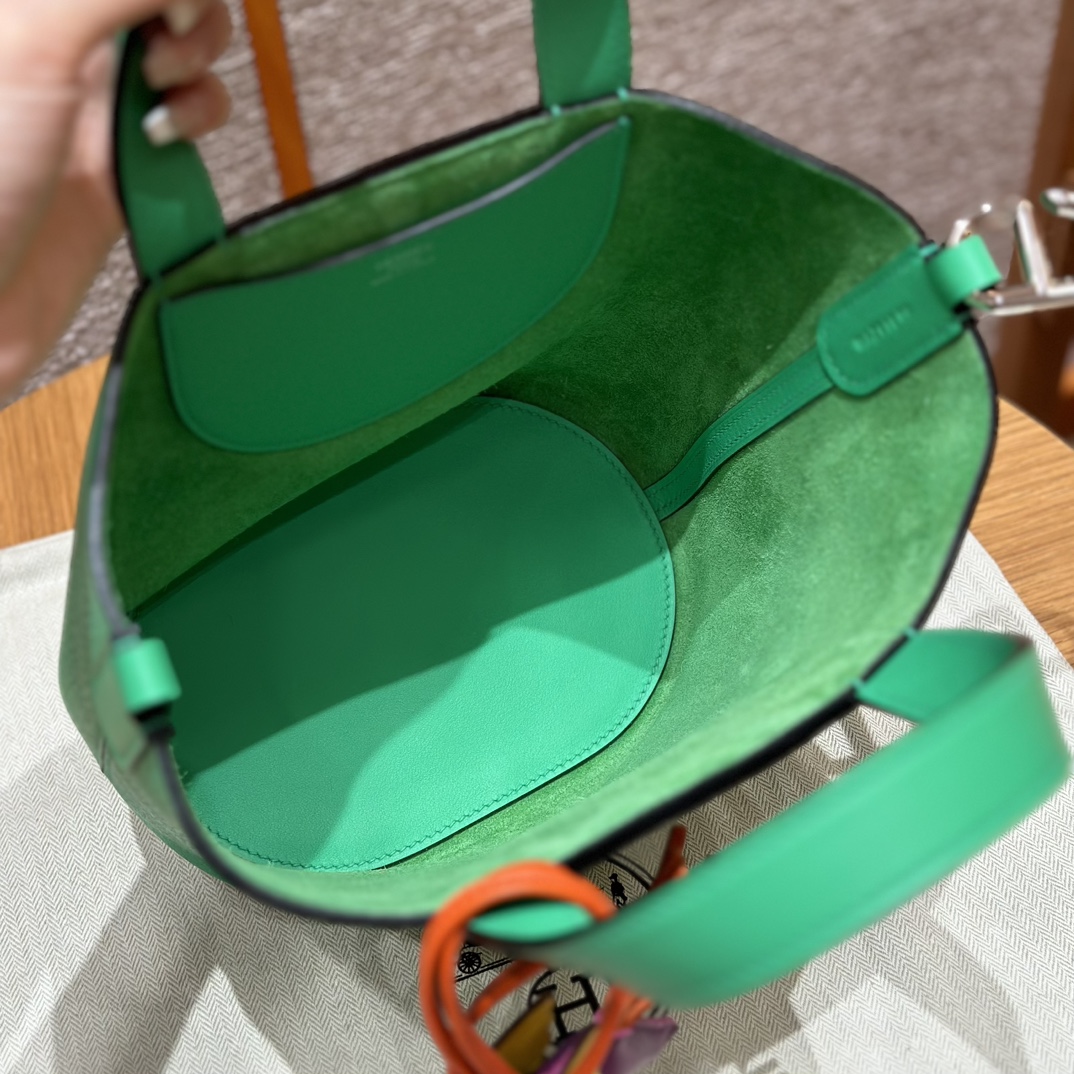 Hermès in the loop 0TVert comics (handmade to order)