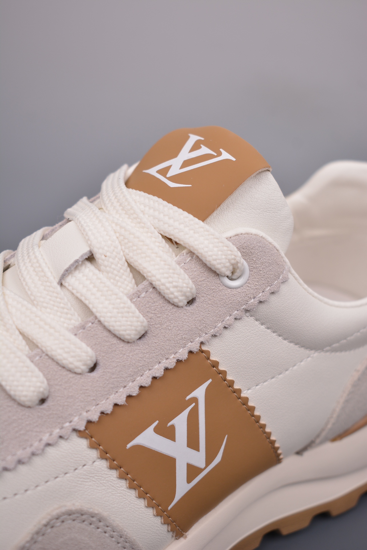 Louis Vuitton Couro Maden Luxe Low Sneaker Beige Gray Brown