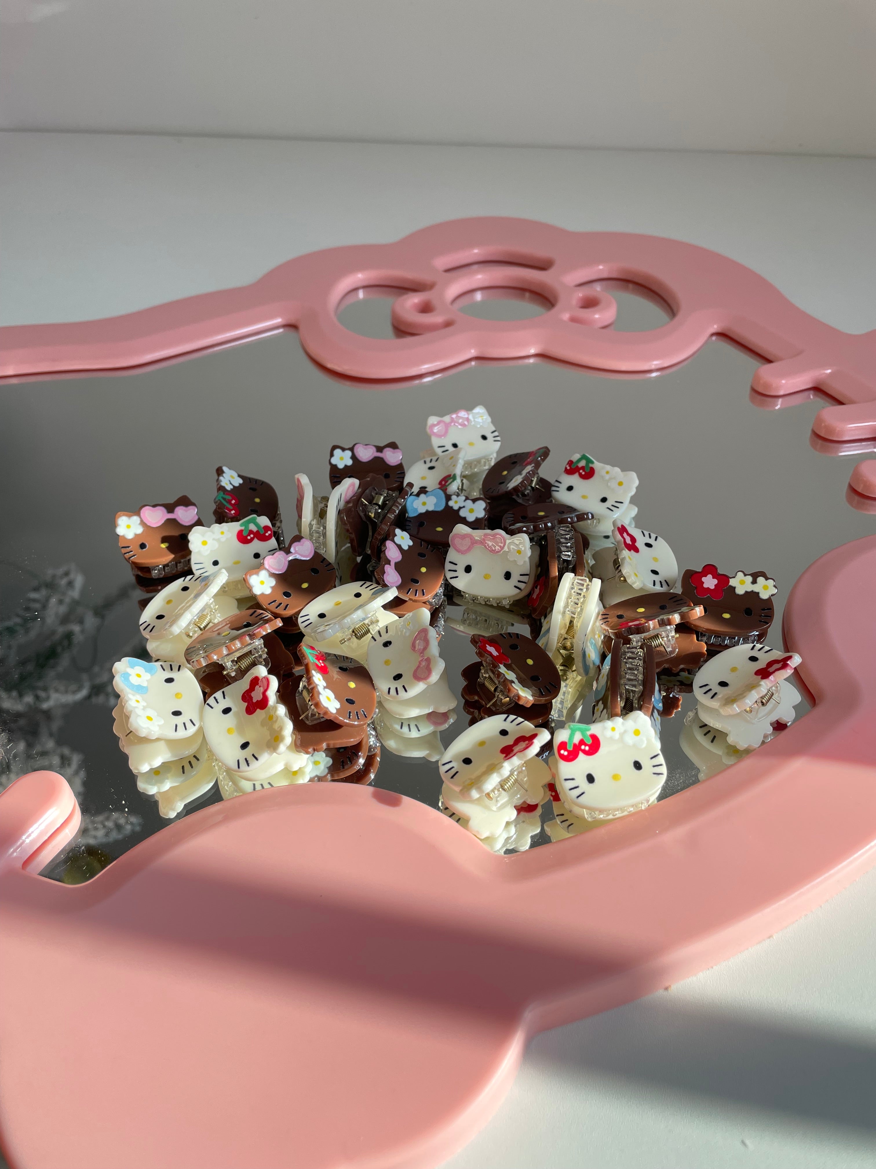 Sanrio KT hair clips | 8 Count (Pack of 1)