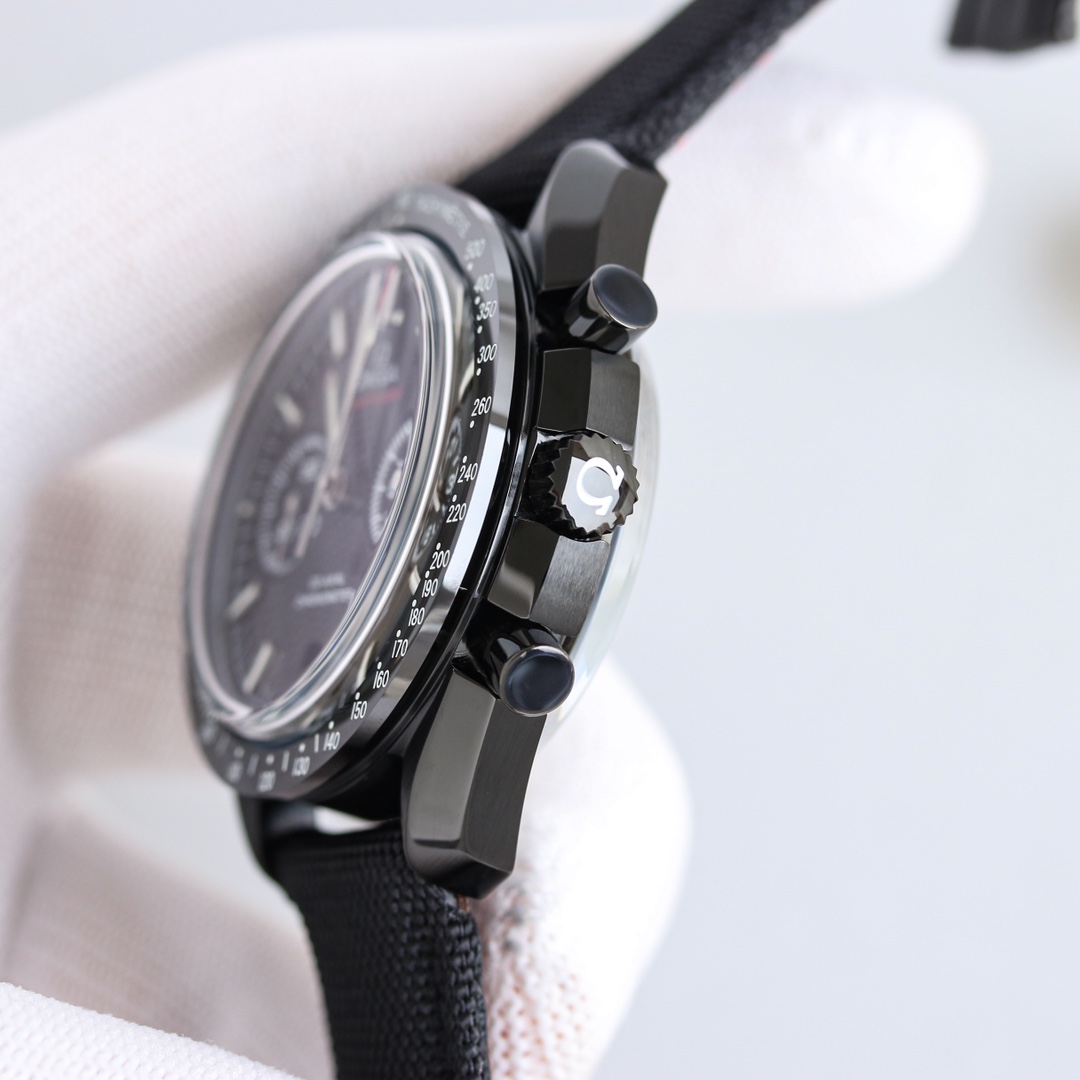 Omega Speedmaster Dark Side of the Moon 311.92.44.51.01.006
