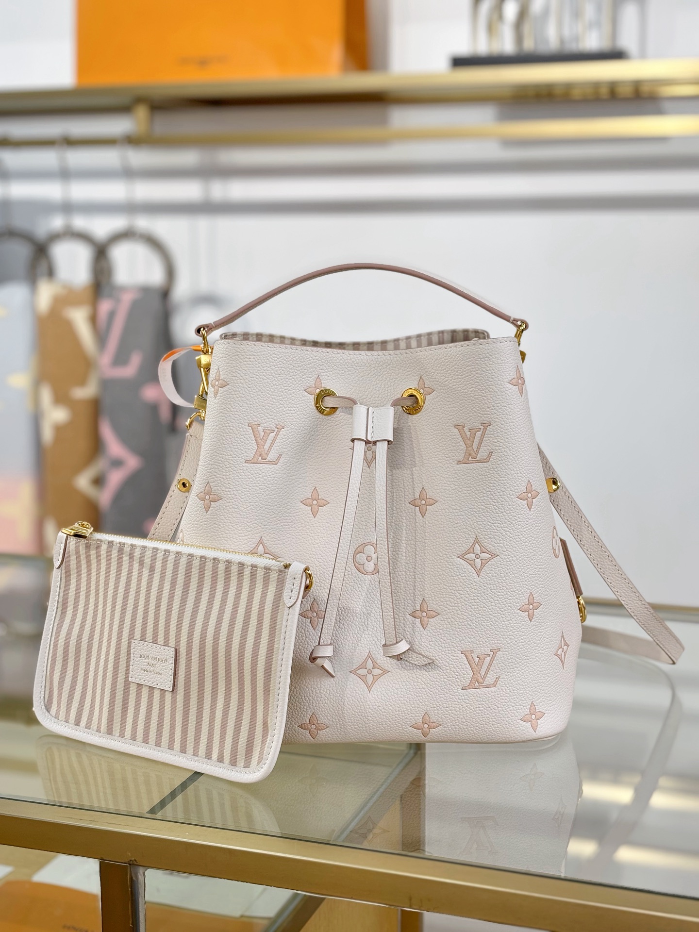 Louis Vuitton NÉONOÉ Medium Handbag M14401
