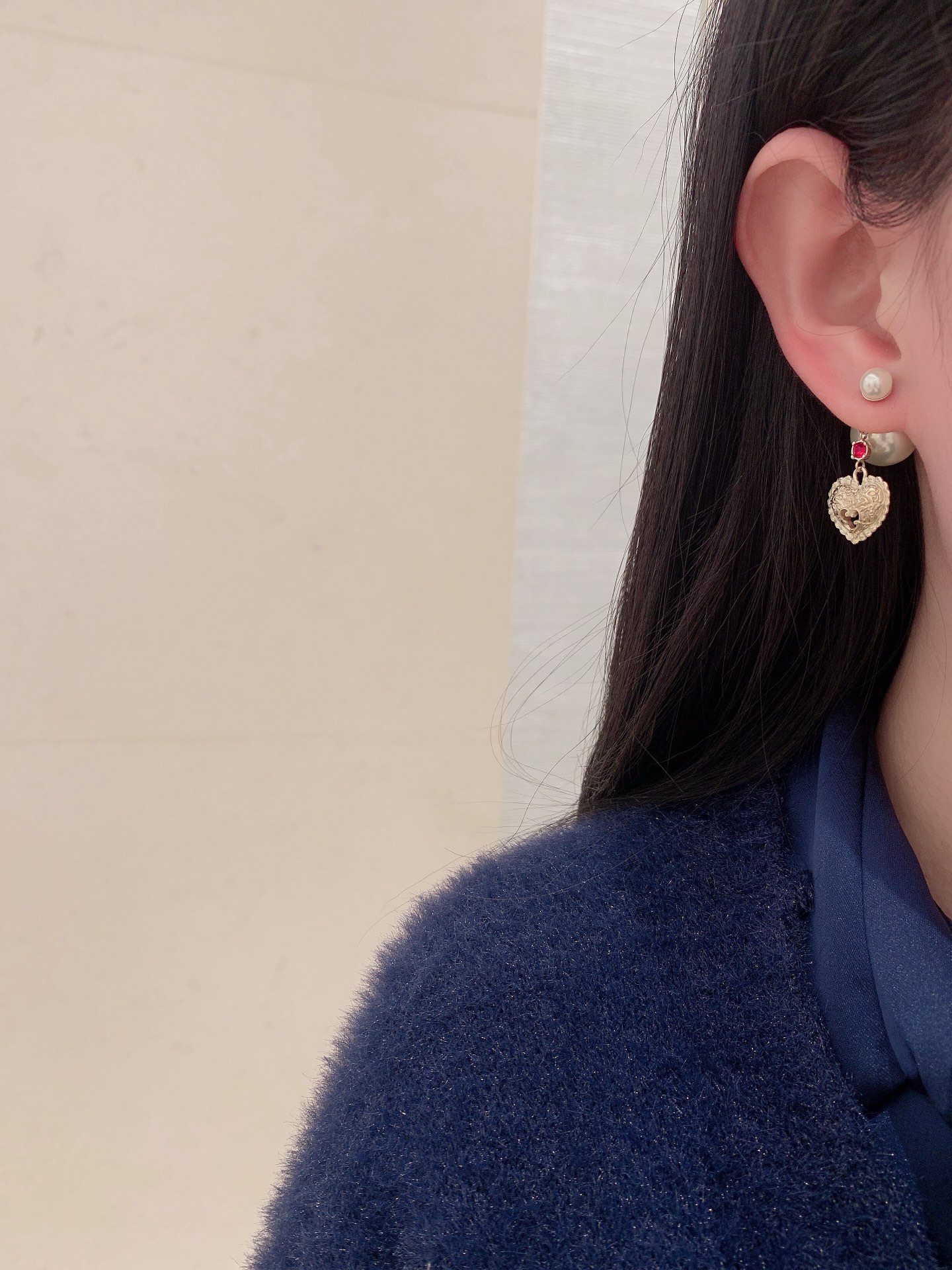 Dior hollow heart pearl earrings