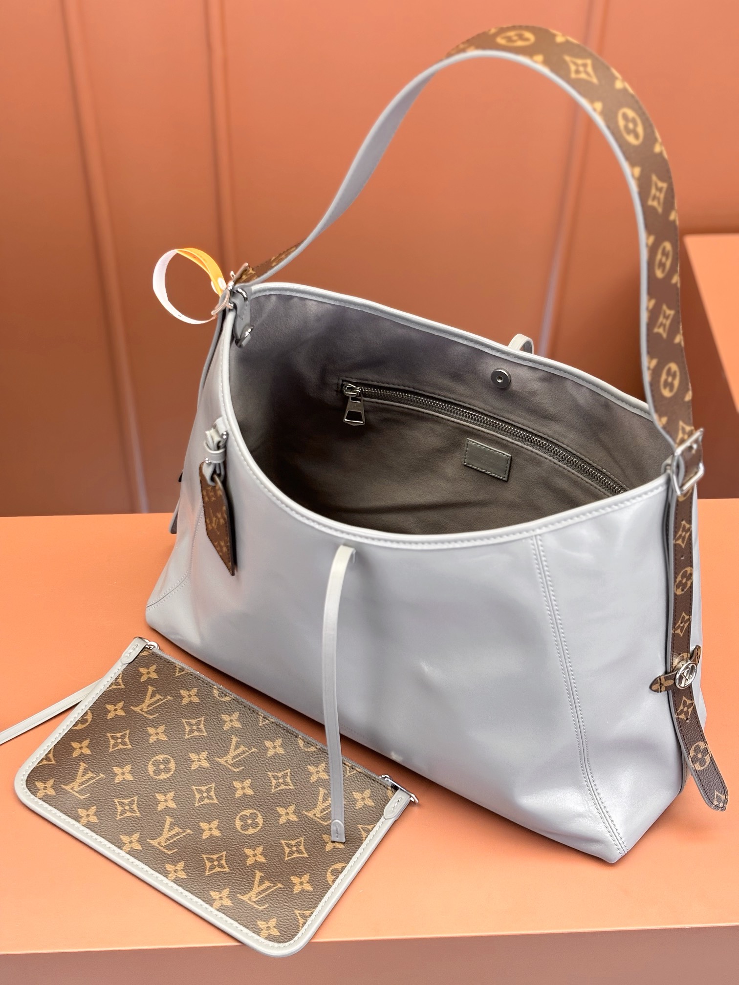 Louis Vuitton CARRYALL DARK Medium Handbag M12583