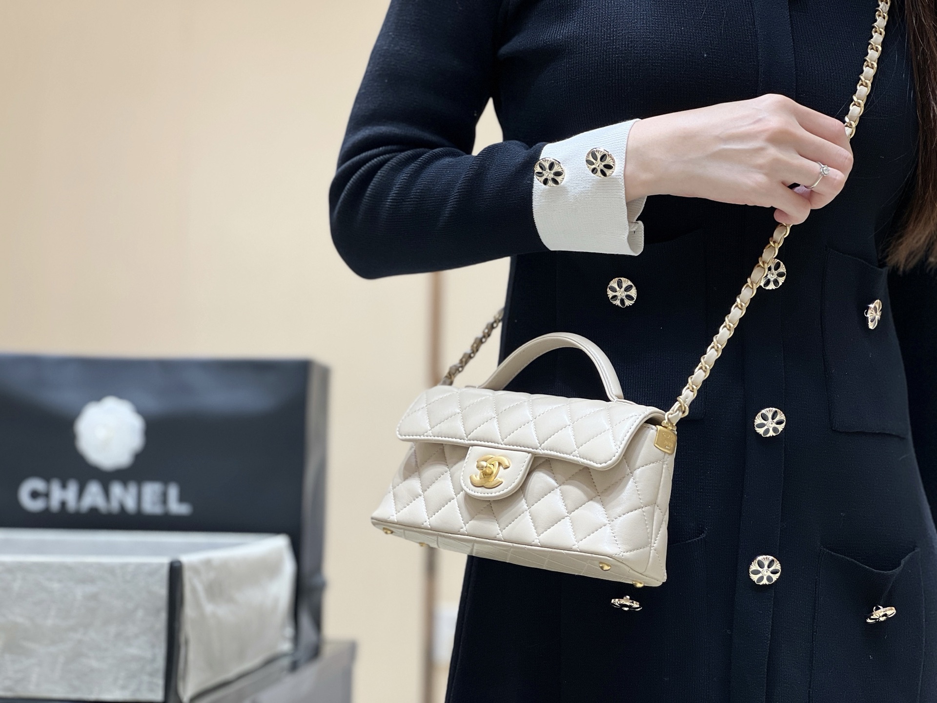 Chanel 25P Spring/Summer Preview Series Horizontal Kelly Handle Bag AS5354 00118