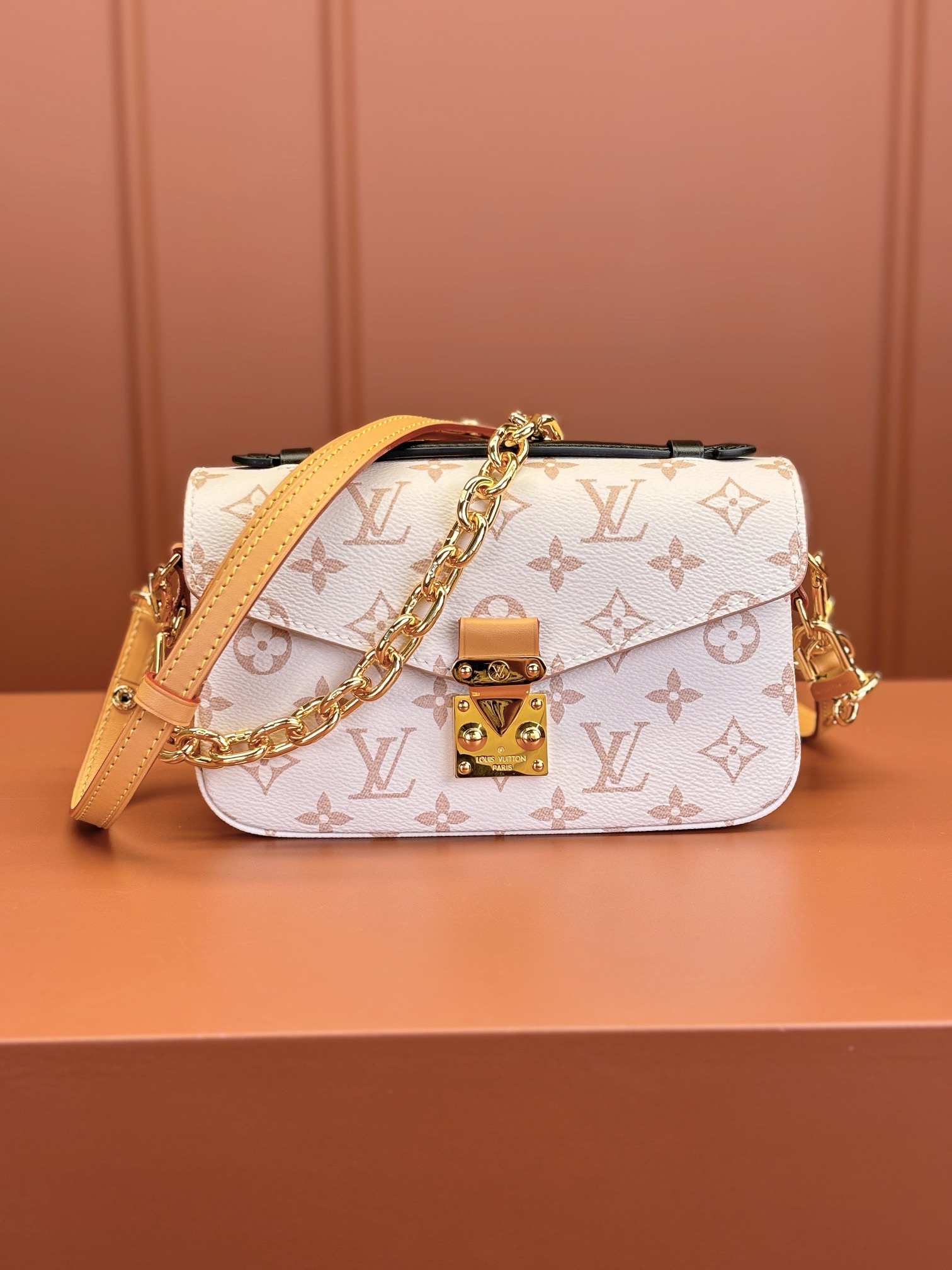 Louis Vuitton POCHETTE MÉTIS EAST WEST Bag M46914