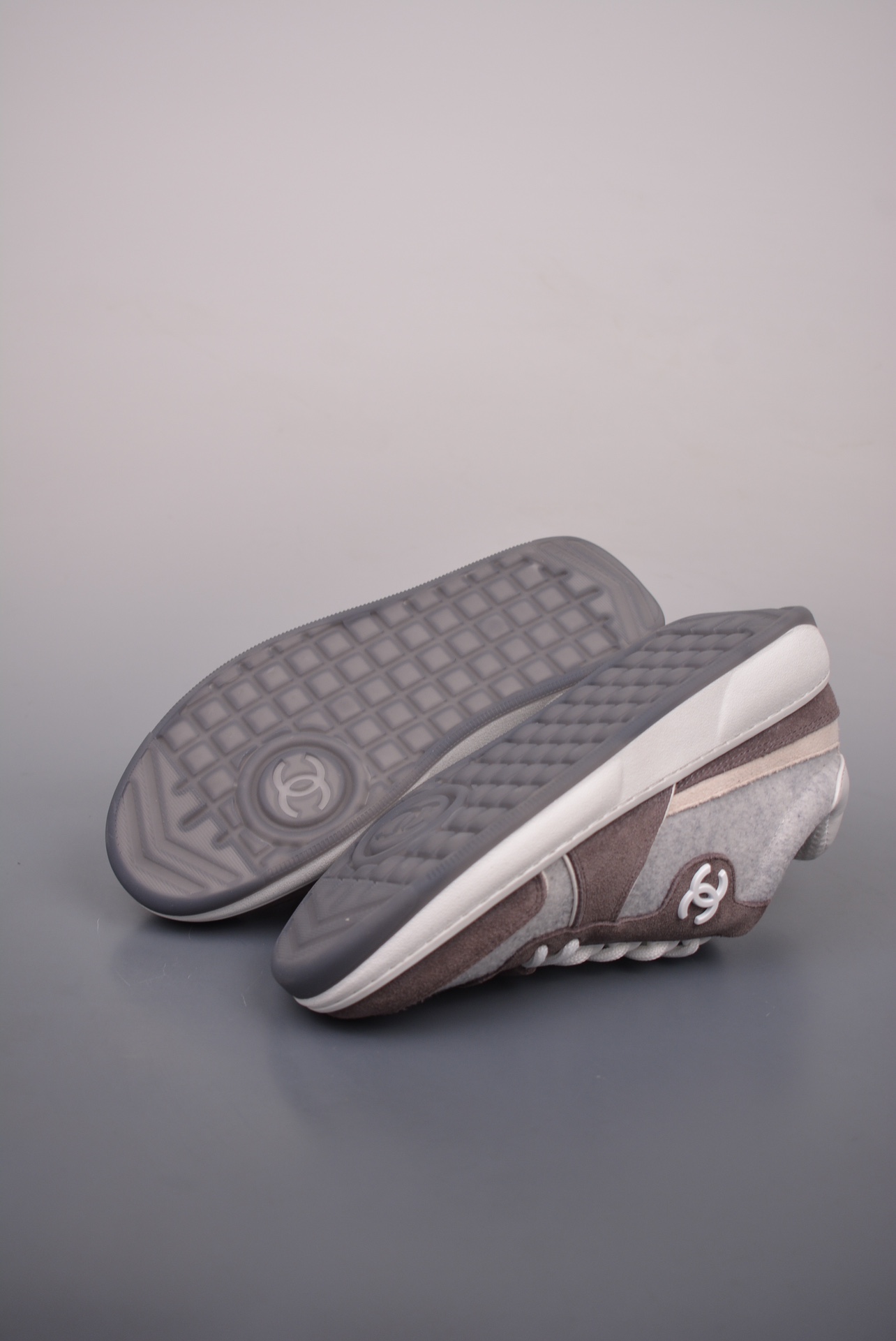 Chanel 2024 CC Logo Sneaker Dark grey beige