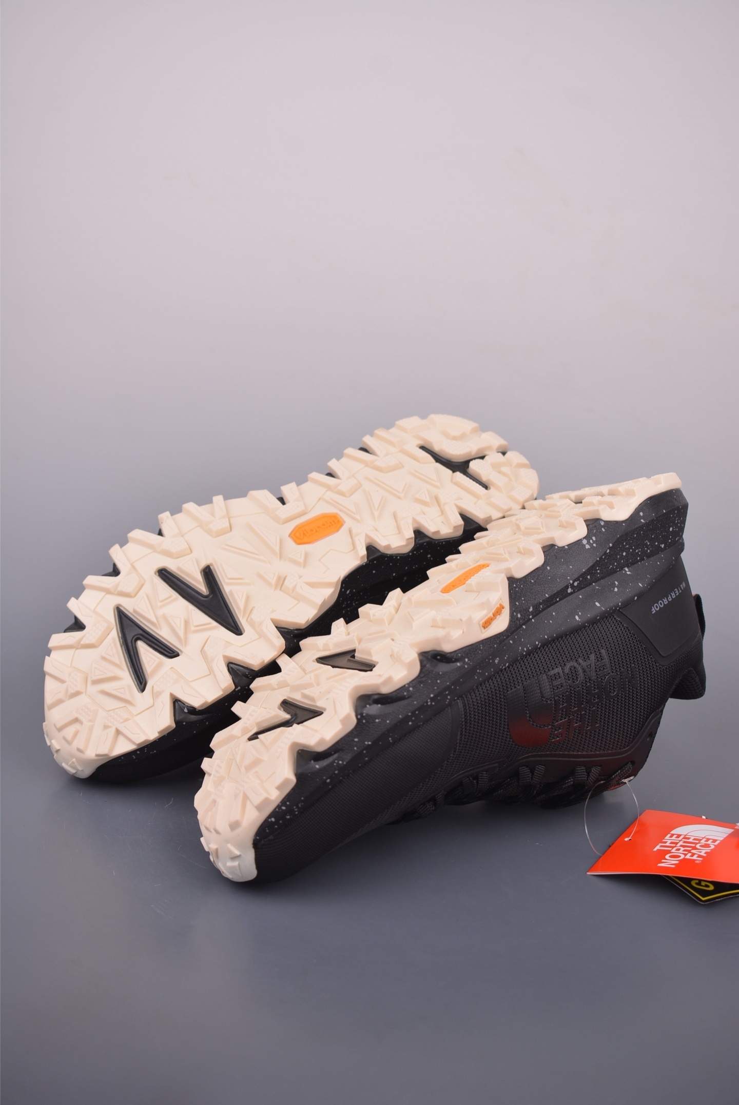 The North Face Mountaineering Cross-Country Hiking Shoes 