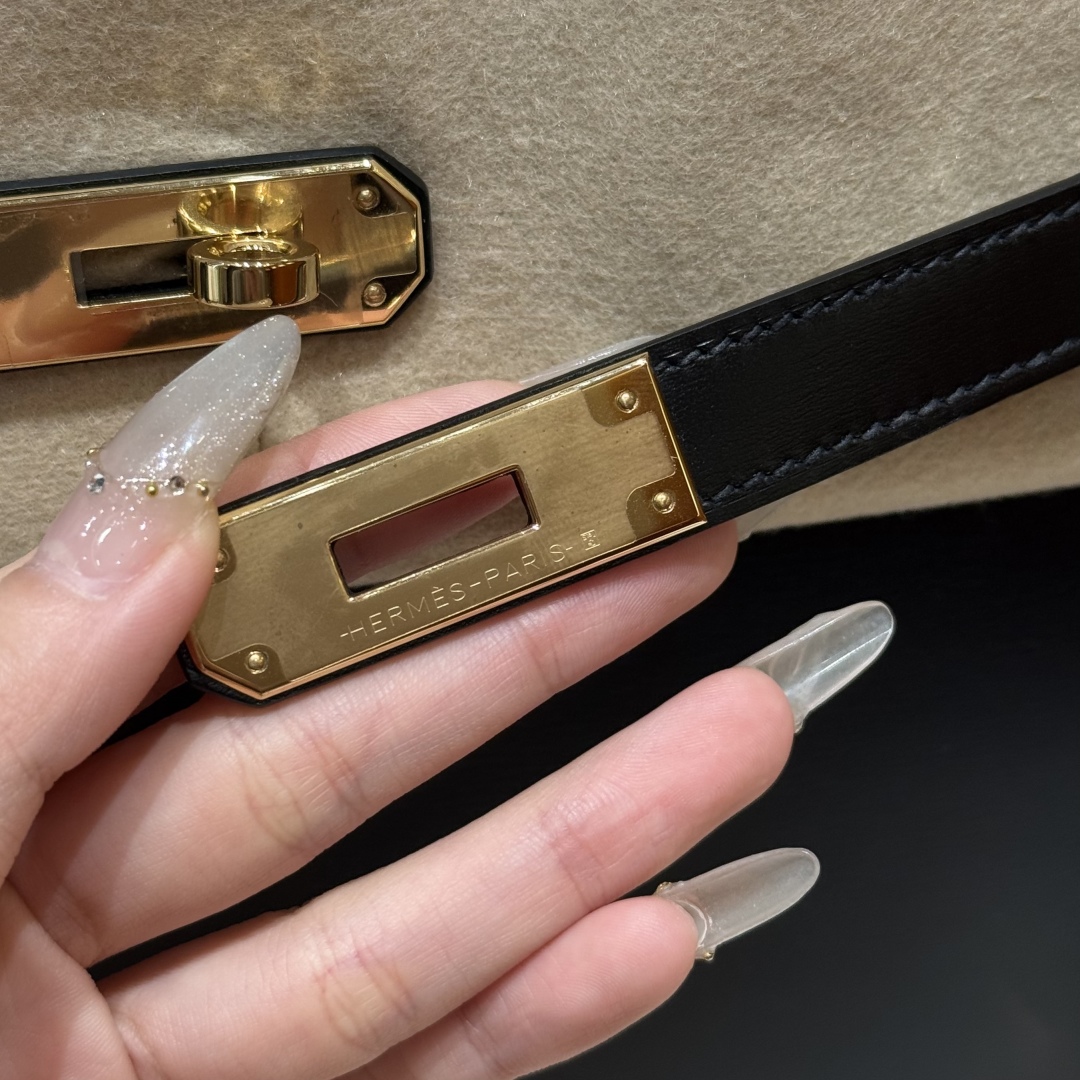 Hermès Kelly 89Noir Handbag (Handmade to Order)