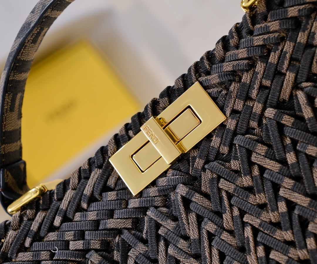 FENDI Iconic ekaboo ISeeU Large Bag 3319