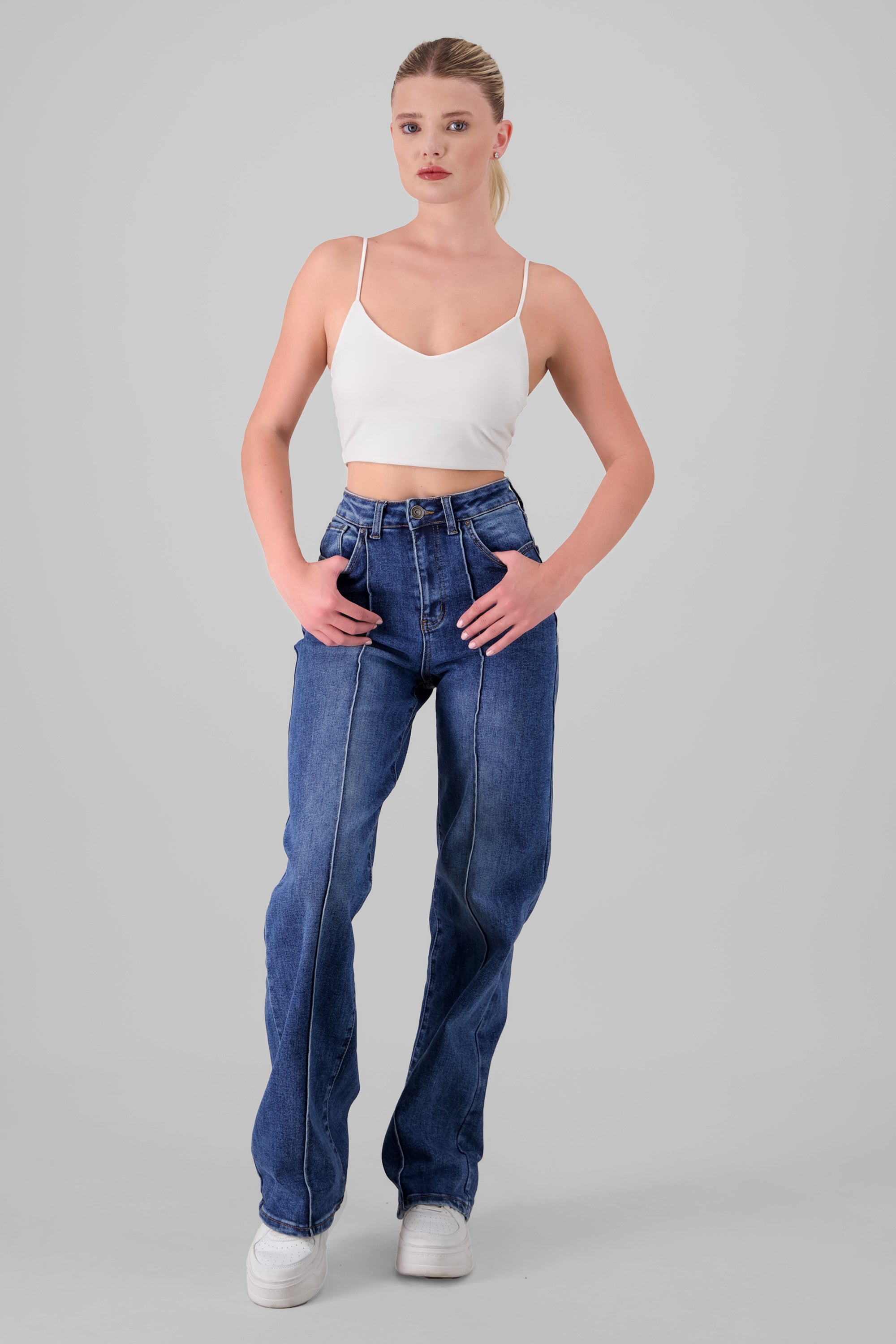 Straight Jeans