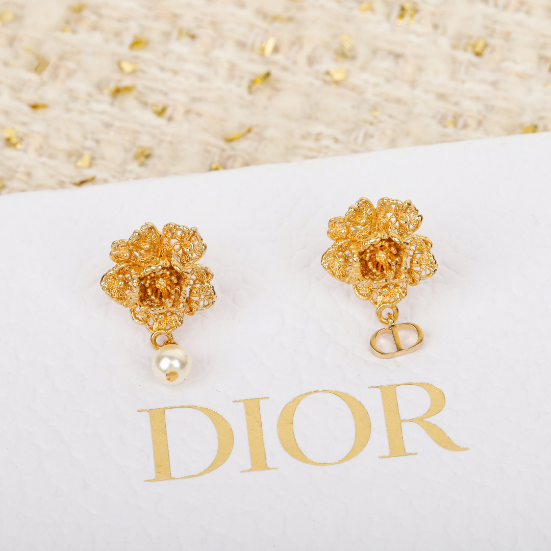 Dior flower cd pearl earrings