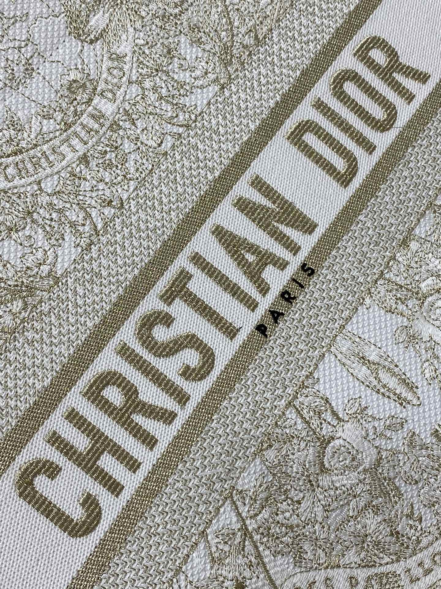 Dior embroidered tote bag medium