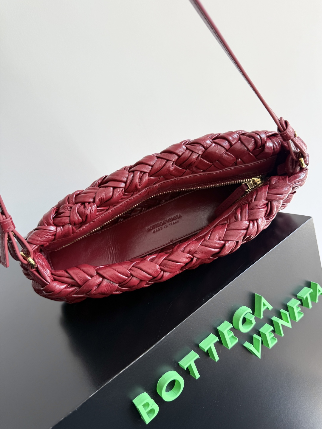 Bottega Veneta Kalimero cha cha woven handbag 785780