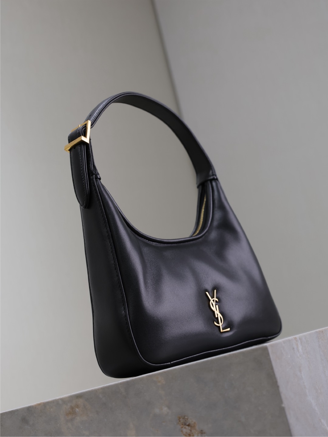 Yves Saint Laurent CALYO Underarm Bag 791484