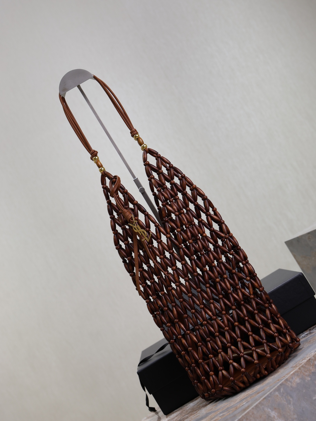 Yves Saint Laurent Bucket Sule bag hand-woven bag 821911