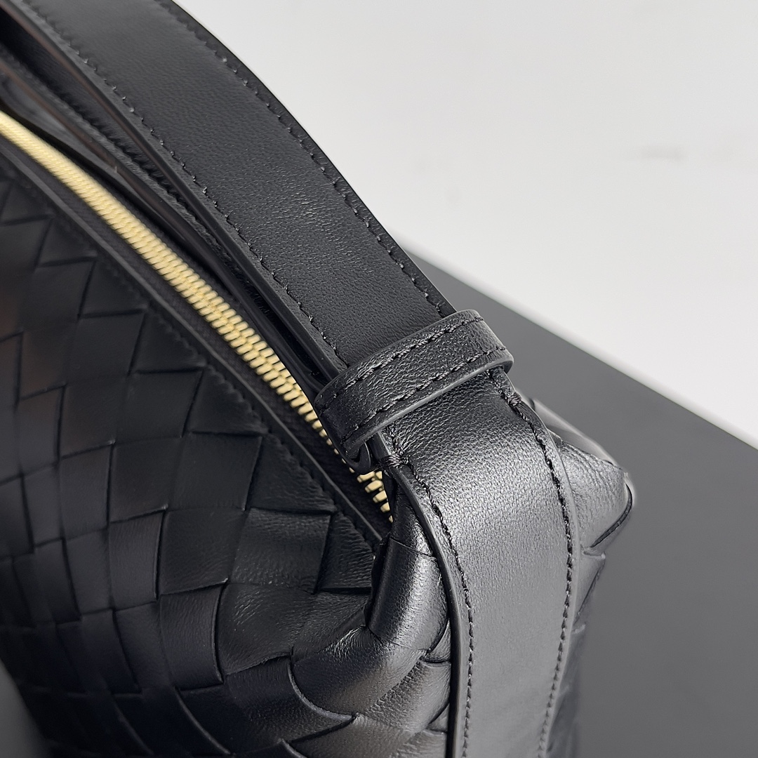 Bottega Veneta Year of the Snake Limited Edition Wallace Handbag 754443