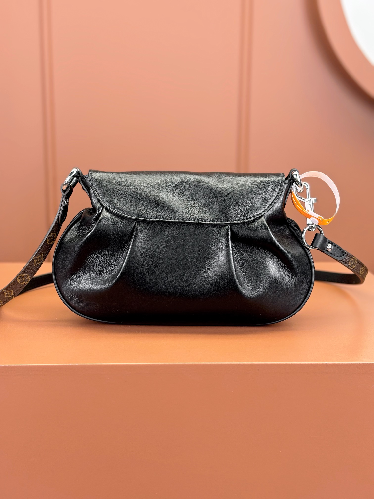 Louis Vuitton SUNSET VIBE Handbag M12192