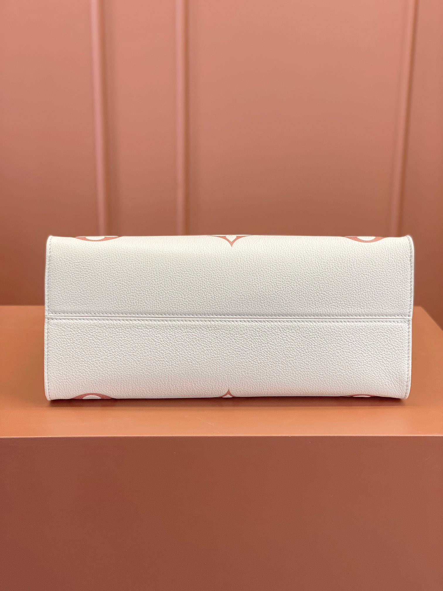 Louis Vuitton ONTHEGO Medium Handbag M21575
