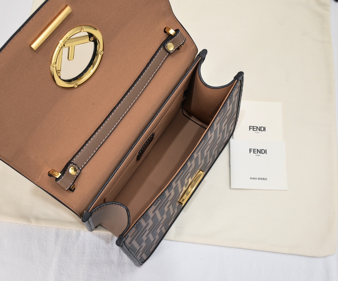 FENDI FF Logo Mania handbag 8806