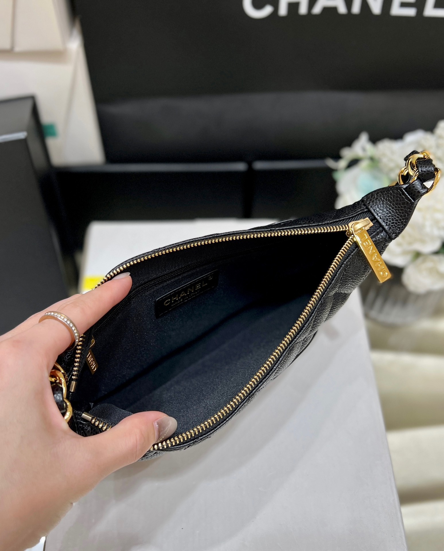 Chanel Vintage Second-Hand Underarm Bag 50920