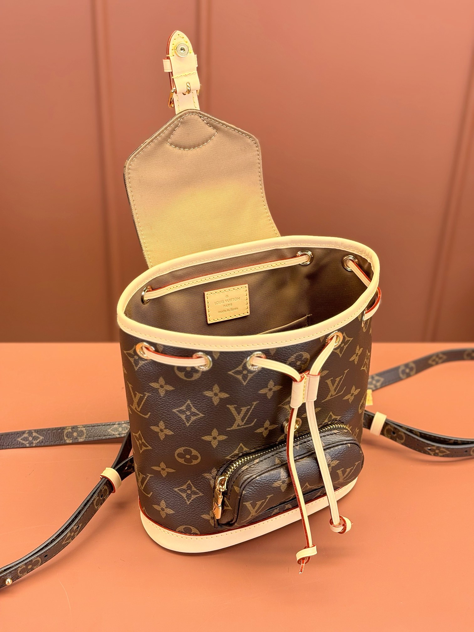 Louis Vuitton montsouris backpack M11199