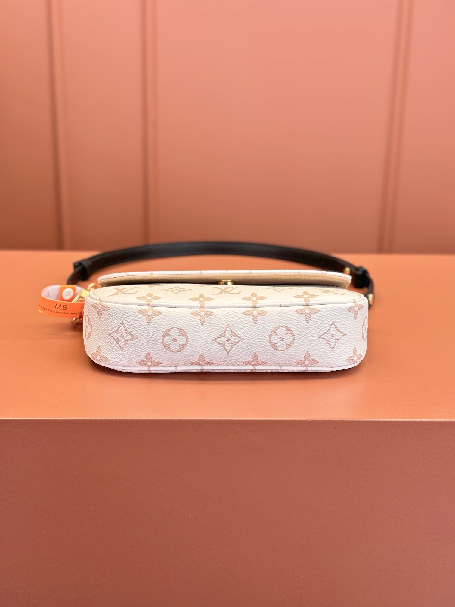 Louis Vuitton WALLET ON CHAIN ​​IVY Handbag M83091