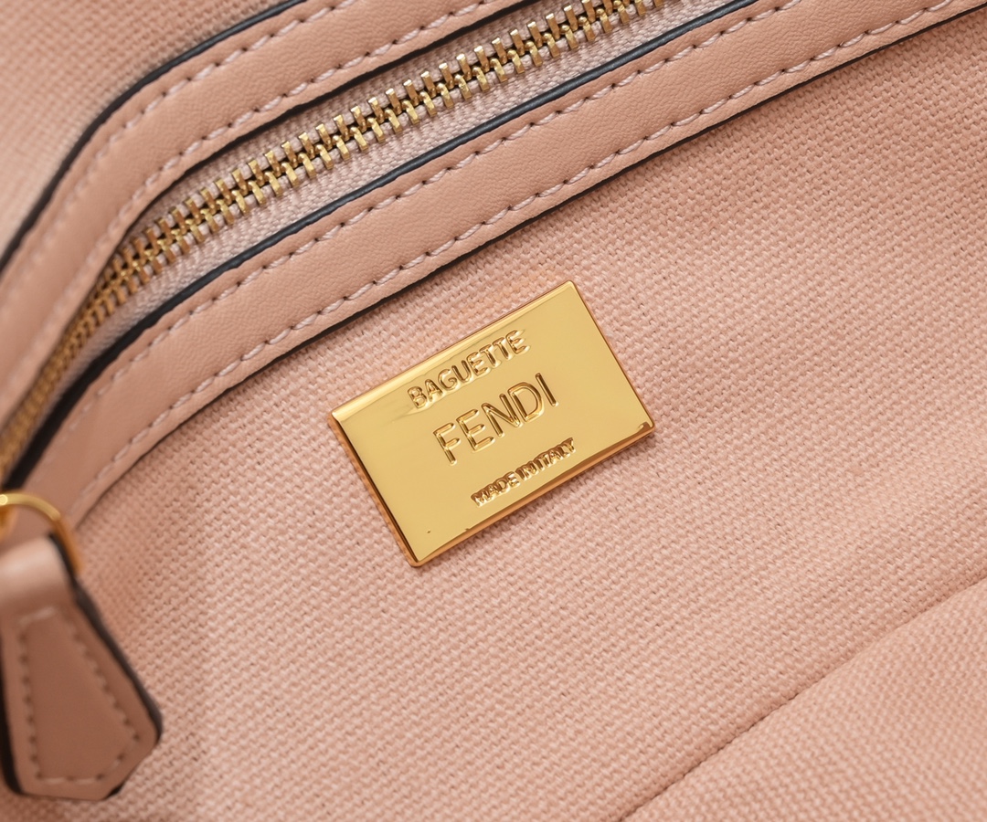 FENDI Baguette Shoulder Bag 1002