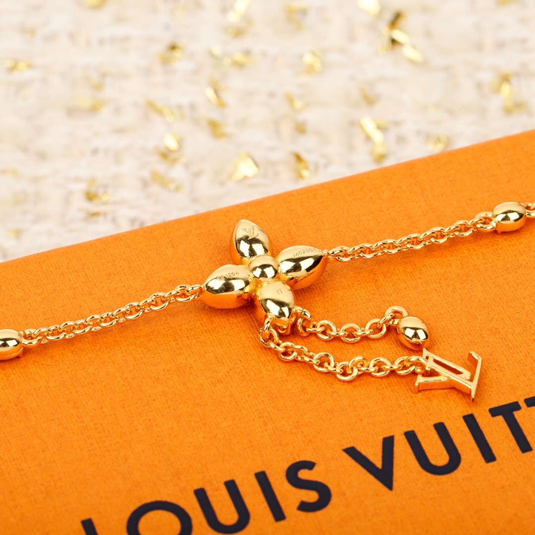 Louis Vuitton four-leaf clover diamond bracelet